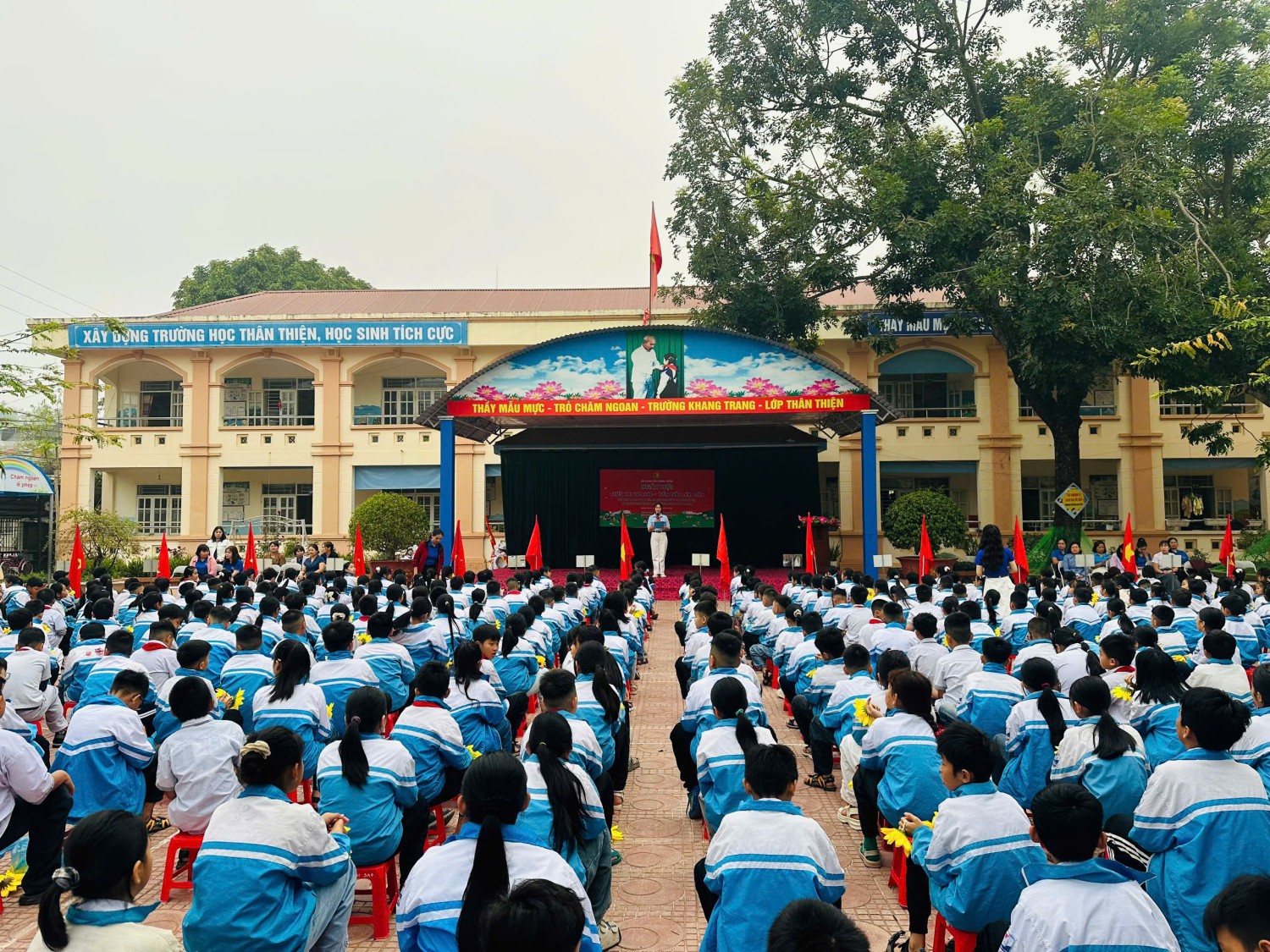 SÔI NỔI NGÀY HỘI  “THIẾU NHI VUI KHOE – TIẾN BƯỚC LÊN ĐOÀN